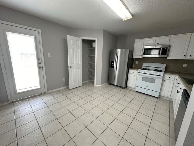 Foto del edificio - 18215 Temple Hill Ln