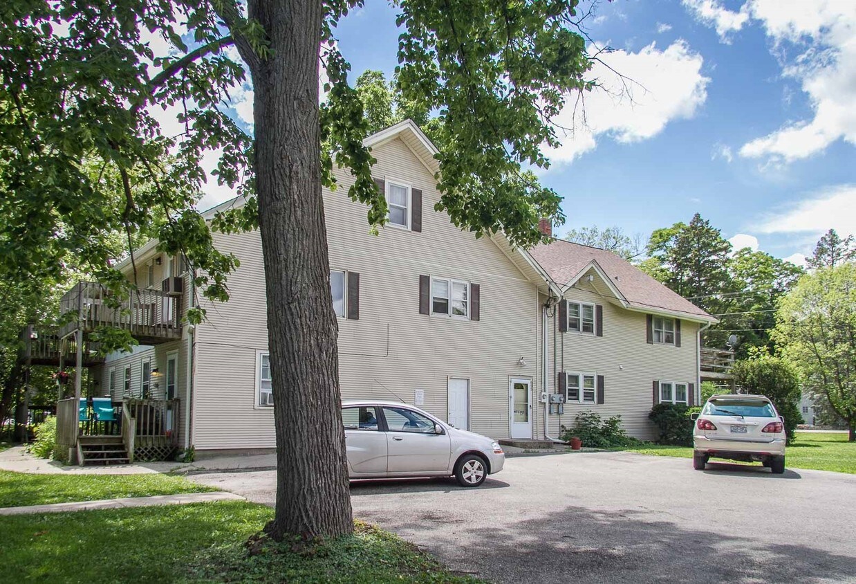 Building Photo - 695 S Lake Shore Dr