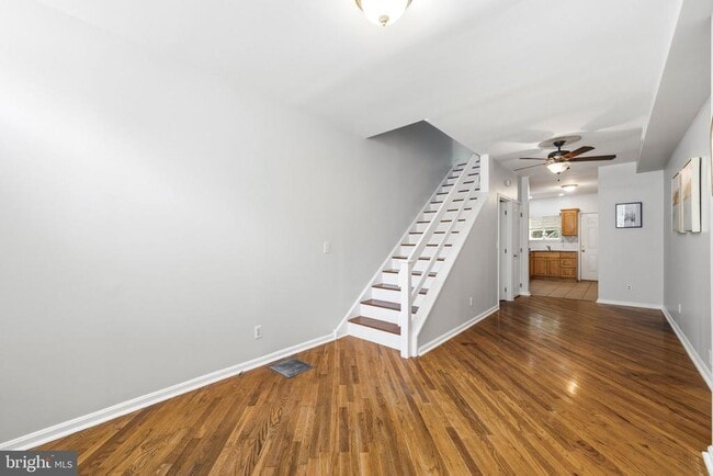 Building Photo - 928 N Bambrey St
