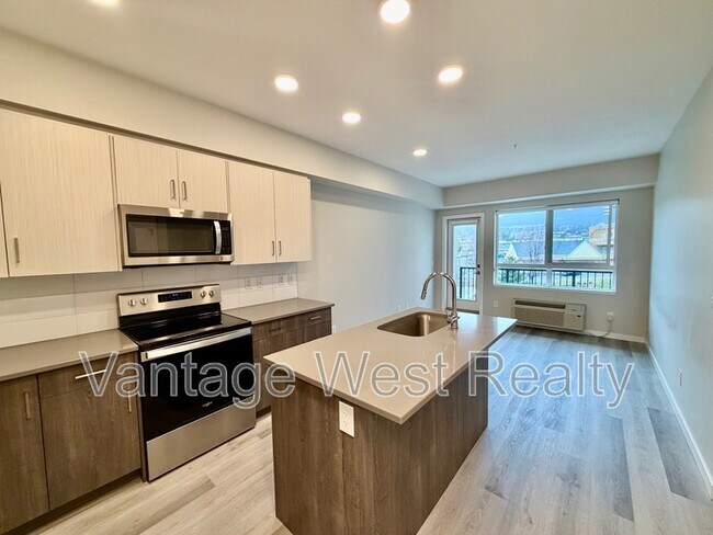 Building Photo - 326-2301 Carrington Rd