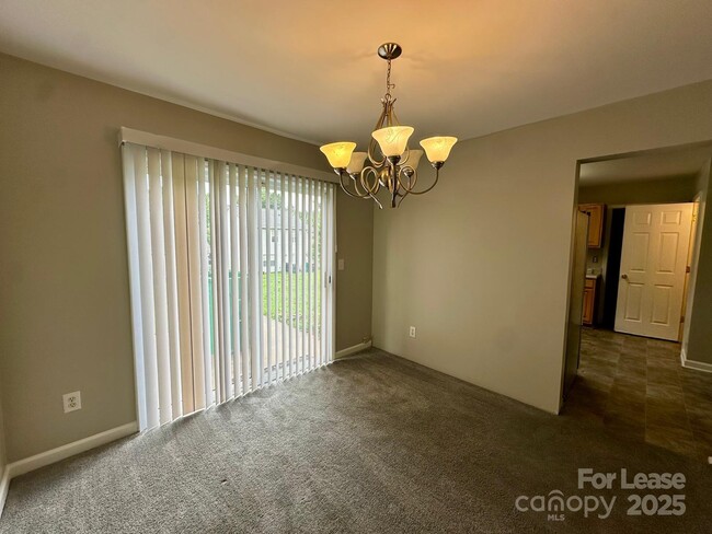 Building Photo - 5321 Peach Pl Ln