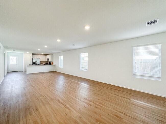 Building Photo - 1444 Las Cuevas Dr