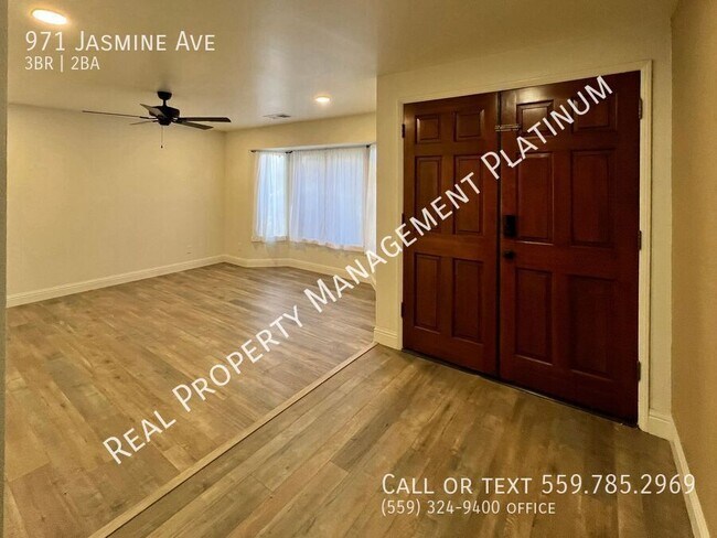 Foto del edificio - 971 Jasmine Ave