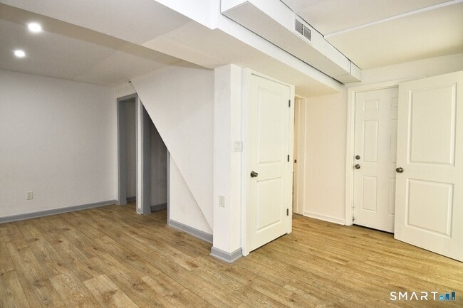 Building Photo - 170 Sequoia Rd