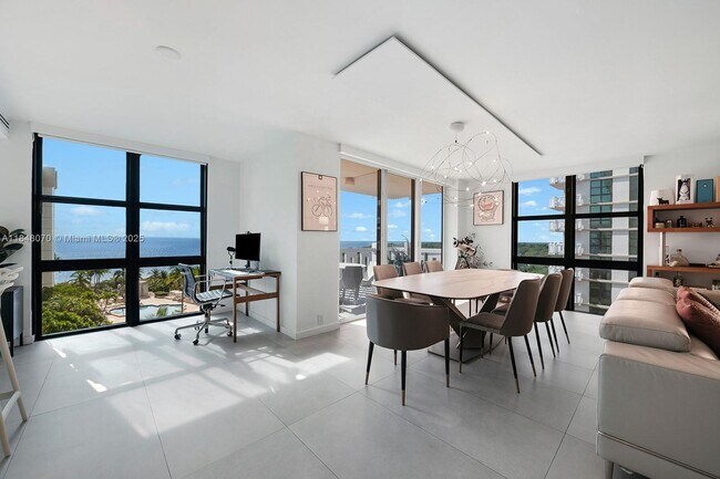 Foto del edificio - 1121 Crandon Blvd