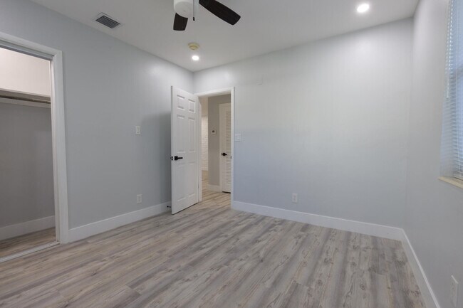 Foto del edificio - 120 SW 7th Ave