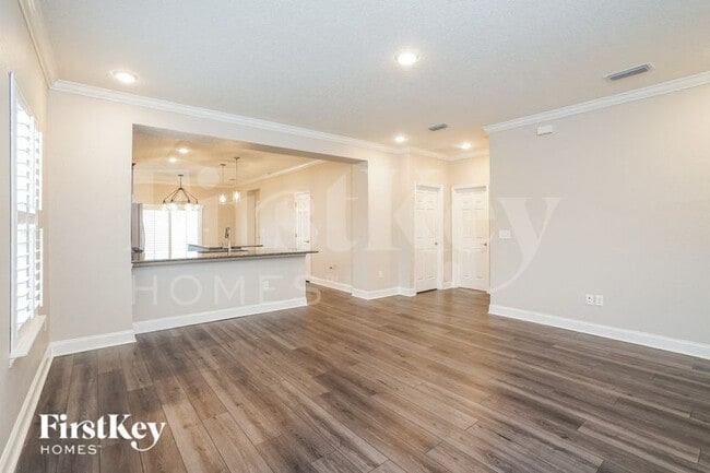 Foto del edificio - 725 Chandler Dr