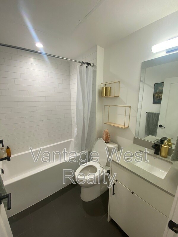 Photo du bâtiment - 660-660 Cawston Ave