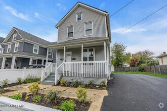 Building Photo - 108 Catherine St