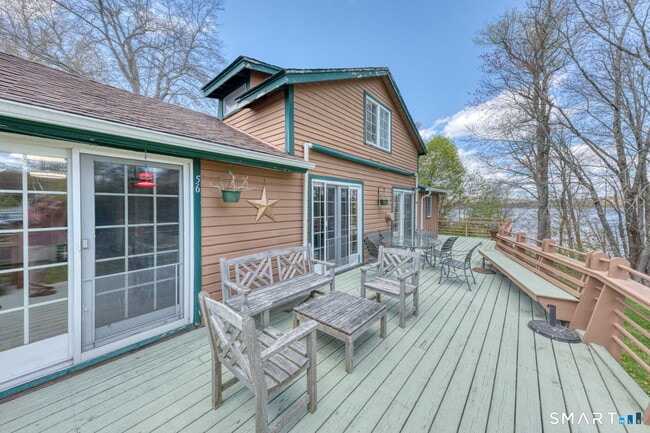 Foto del edificio - 56 Tyler Lake Heights Rd
