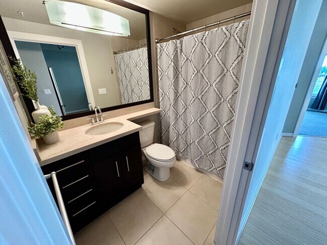 Foto del edificio - Gorgeous 2 bed 2 bath apartment in desirable University District area AVAILABLE NOW!