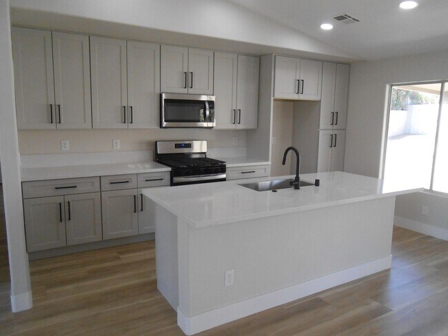 Foto del edificio - 571 Grape Dr