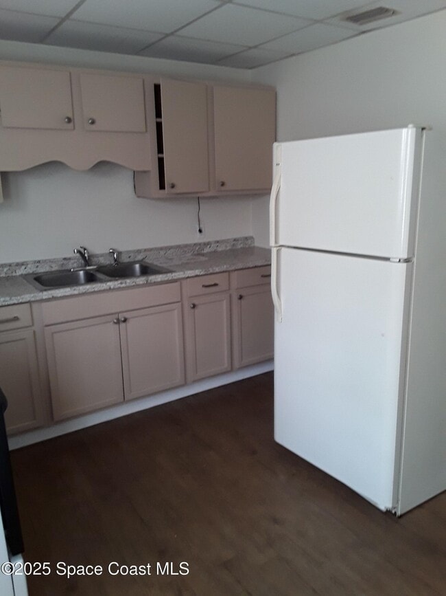 Building Photo - 120 Laurel Oak St