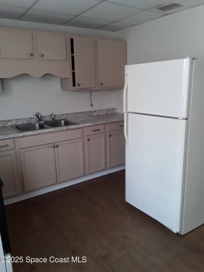 Foto del edificio - 120 Laurel Oak St