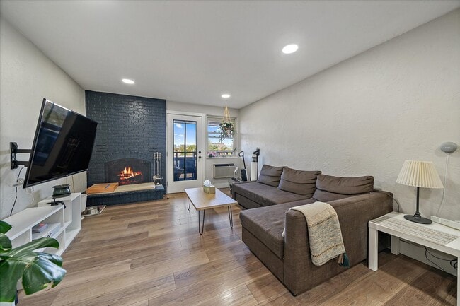 Living room - 1233 N Ogden St