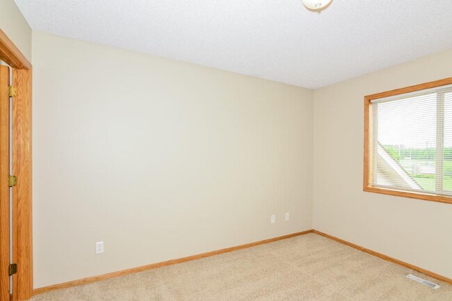 Foto del edificio - 18035 Johnson St NW