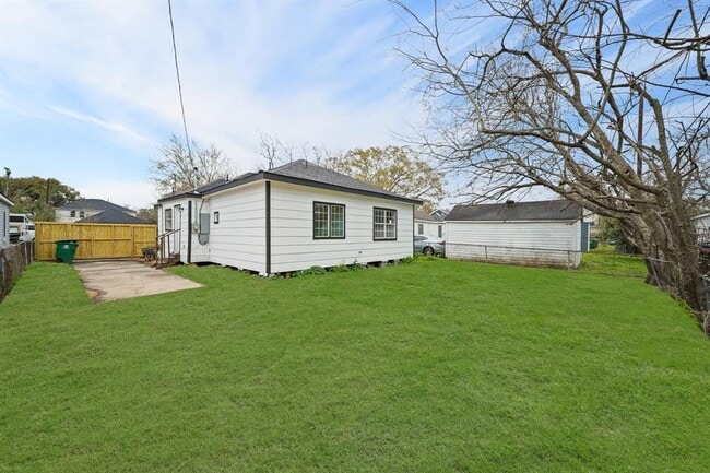Building Photo - 3430 Seabrook St