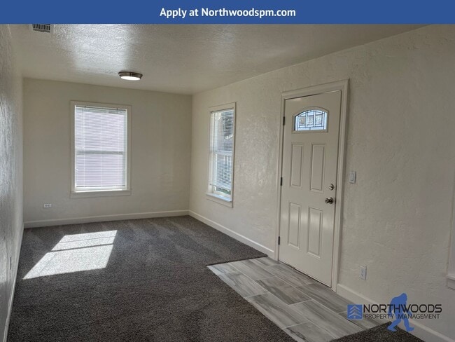 Building Photo - Newly remodeled 2 Bedroom 1 Bath Home