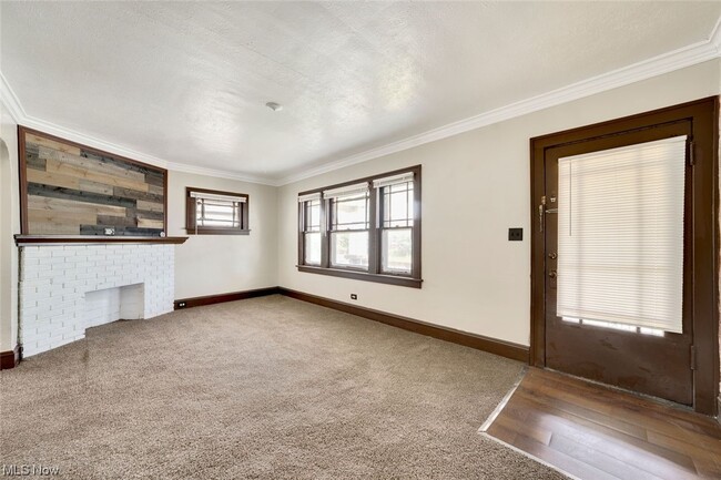 Building Photo - 1394 Larchmont Rd