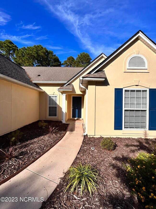 Building Photo - 840 Sandpiper Bay Dr SW