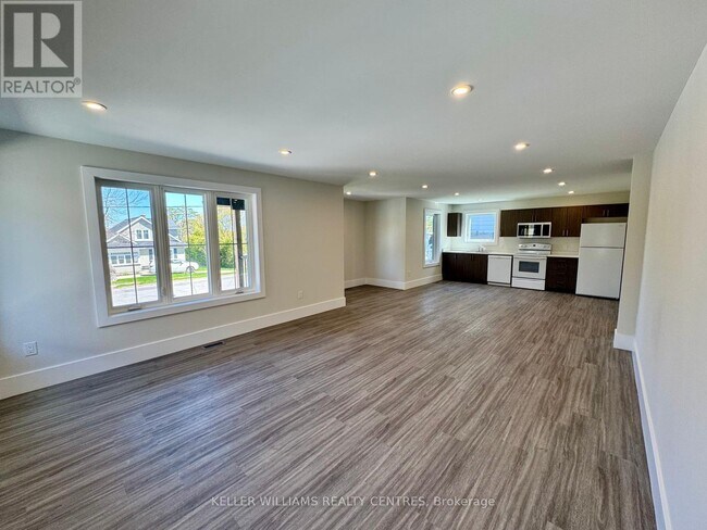 Building Photo - 65 Holgate St