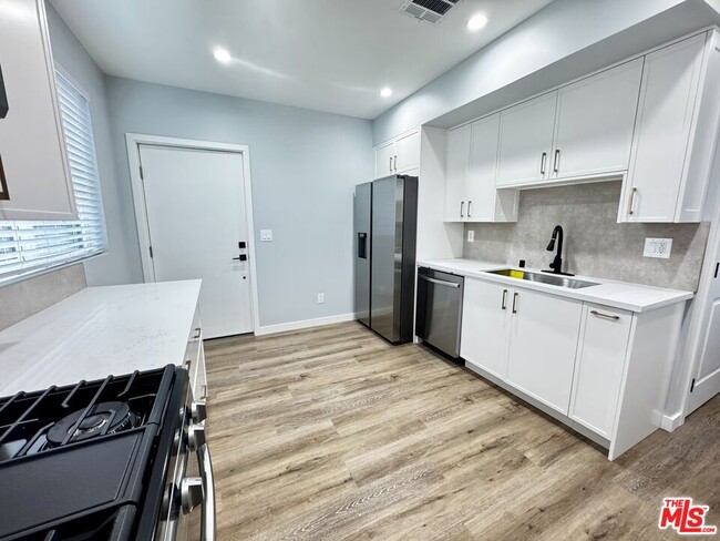 Foto del edificio - 5637 Homeside Ave