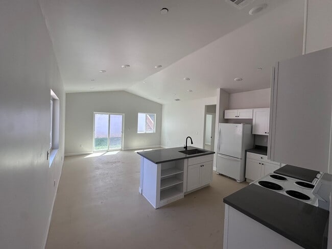 Brand new 3 bedroom house in quiet neighbo... - Brand new 3 bedroom house in quiet neighbo...