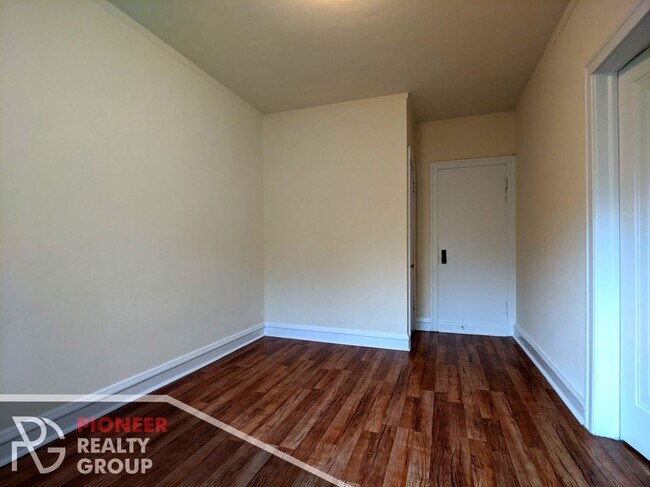 Foto del edificio - 2536 N Sawyer Ave