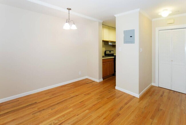 Building Photo - 1441 Jones St