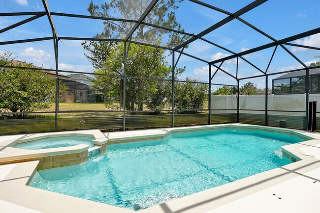 Foto del edificio - 252 Willow View Dr