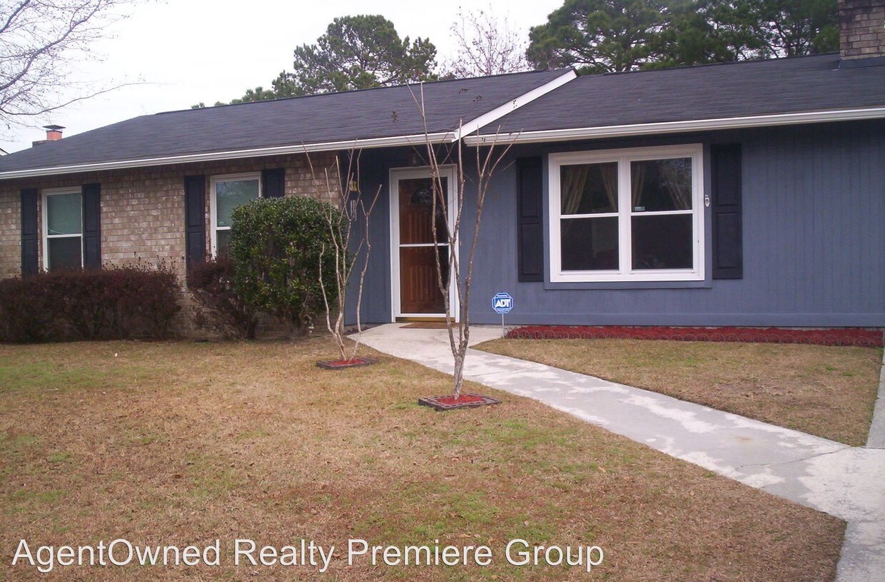 Primary Photo - 108 Pine Straw Ln