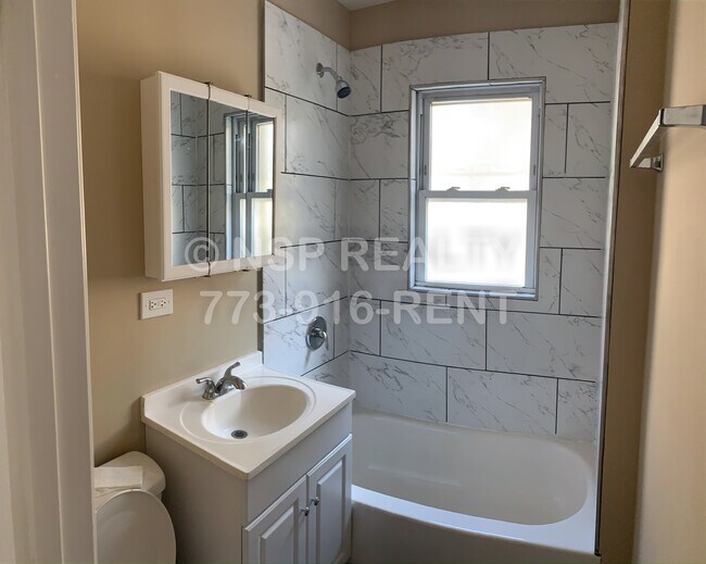 Foto del edificio - 1648 W Pratt Blvd