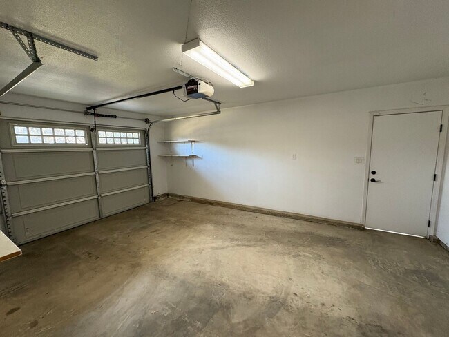 Foto del edificio - Green Acres Home Available Now!