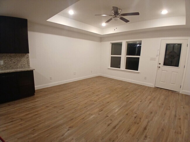 Foto del edificio - 729 Oak Landing Cir