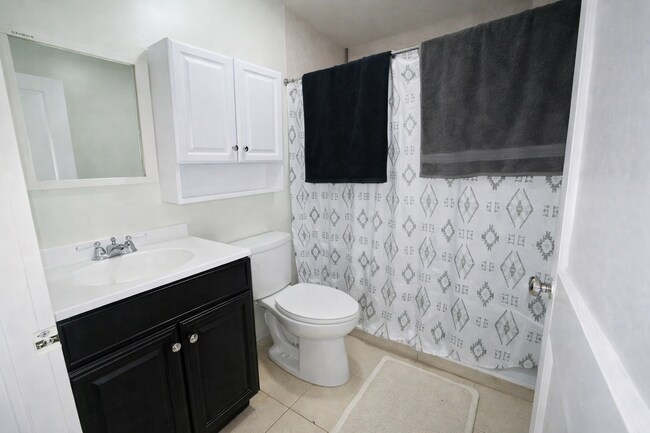 Building Photo - 1235 Kappes St