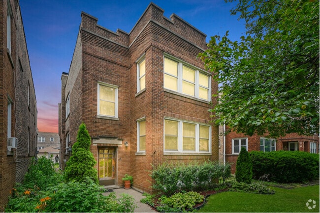 Building Photo - 639 Elgin Ave