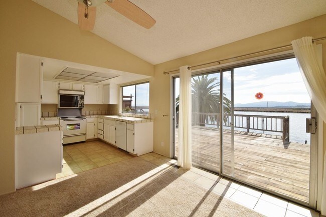 Building Photo - 72 Bahama Reef