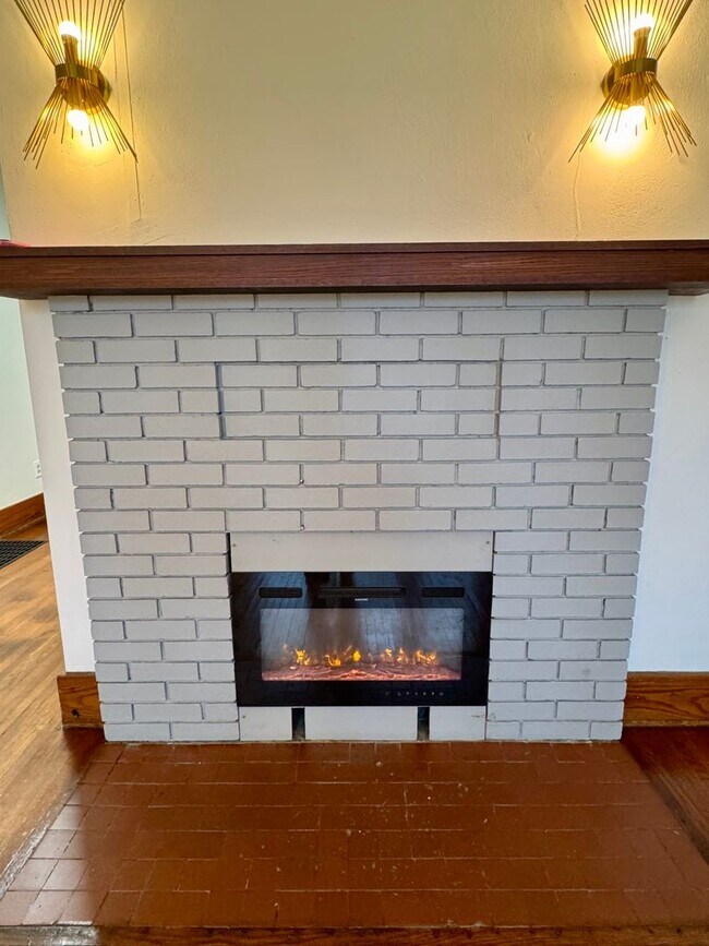 Building Photo - Charming 4-Bedroom Home in Private Setting...