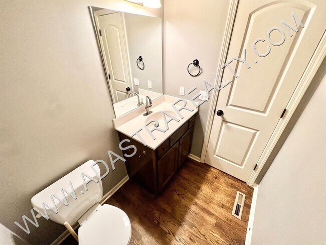 Foto del edificio - Beautiful Olathe Townhome-Available NOW!!!