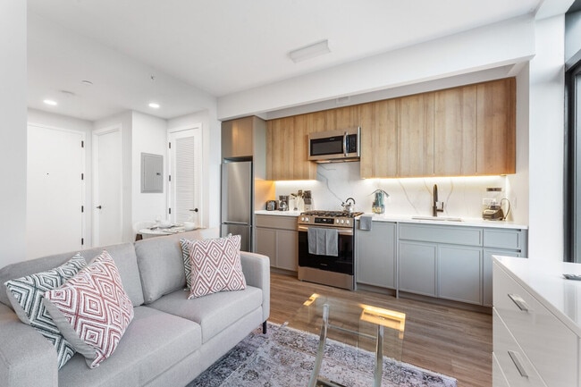 Building Photo - 2230 Cropsey Ave