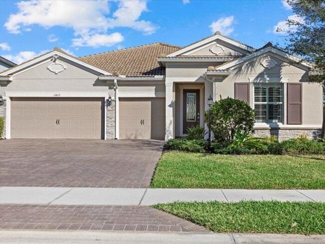 Foto del edificio - 12423 Blue Hl Trl