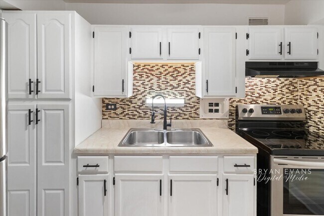 Foto del edificio - 7337 S South Shore Dr