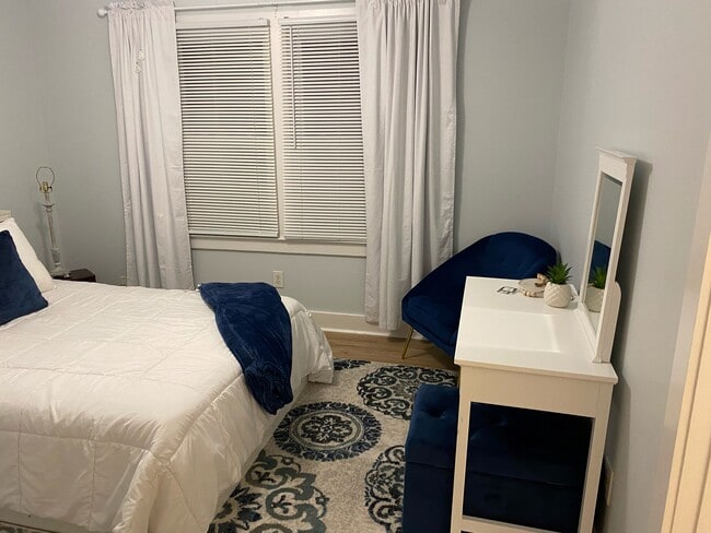 Building Photo - 802 N Lord St