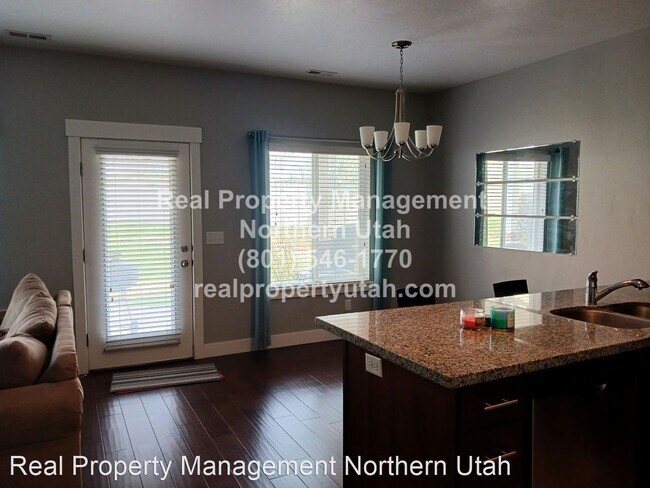 Building Photo - 3 br, 2.5 bath House - 3440 Kenna Lane Unit 2