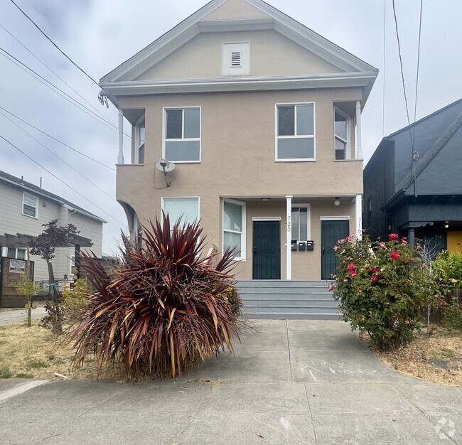Building Photo - 720 37th St