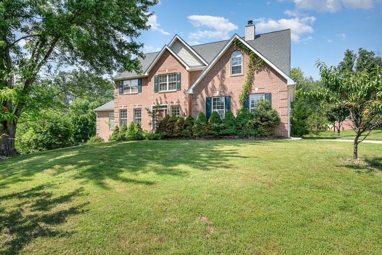 Primary Photo - 200 Woodgreen Cir