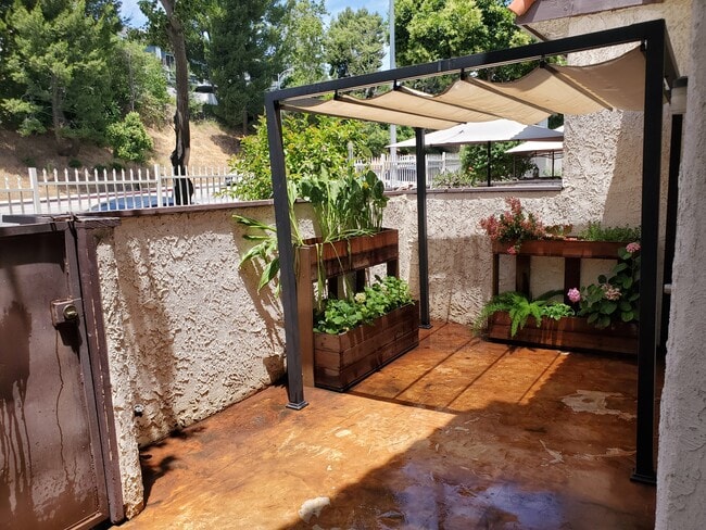 Building Photo - 12330 Osborne St