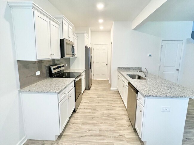 Foto del edificio - 3 br  paired home in quiet community minut...