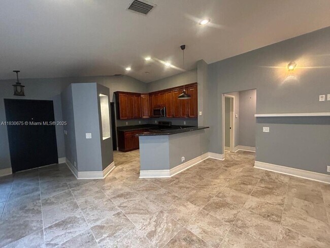 Building Photo - 1512 Presidio Dr