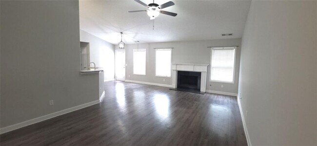 Foto del edificio - 439 Red Bud Rd